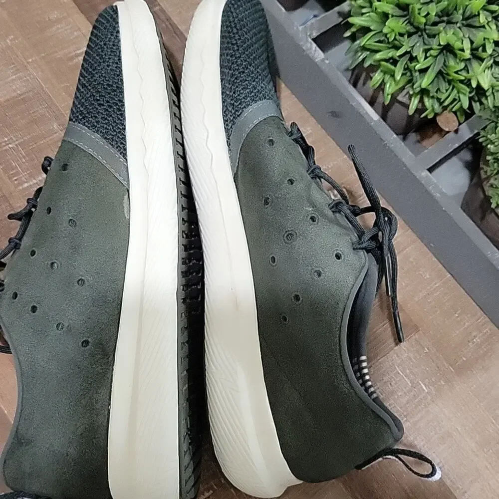 Under Armour charged Army Green Sneakers women's 9.5  Training, Athletic Shoe